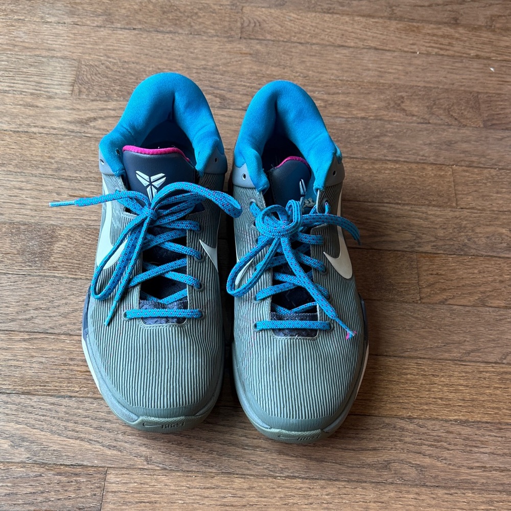 Men’s Nike Gray and Blue Sneakers with Pink Highlights